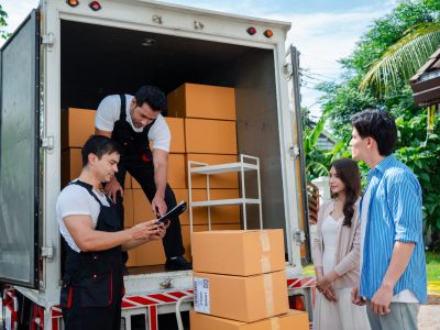 asian-couple-check-while-unloading-boxes-min asian-couple-check-while-unloading-boxes-min
